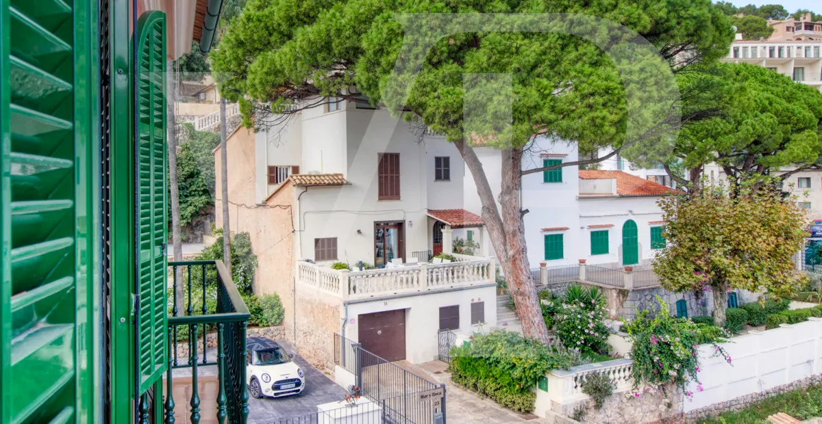 zum-verkauf-steht-eine-fantastische-eckvilla-aus-den-1925er-jahren-mit-garten-in-einer-ruhigen-gegend-direkt-am-strand-platja-d'en-repíc-in-puerto-de-sóller