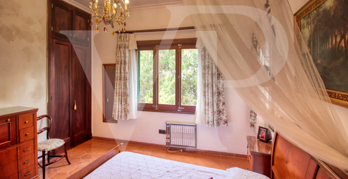 zum-verkauf-steht-eine-fantastische-eckvilla-aus-den-1925er-jahren-mit-garten-in-einer-ruhigen-gegend-direkt-am-strand-platja-d'en-repíc-in-puerto-de-sóller