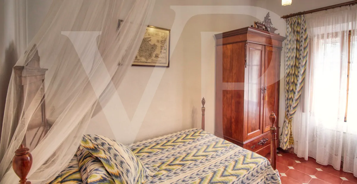 zum-verkauf-steht-eine-fantastische-eckvilla-aus-den-1925er-jahren-mit-garten-in-einer-ruhigen-gegend-direkt-am-strand-platja-d'en-repíc-in-puerto-de-sóller