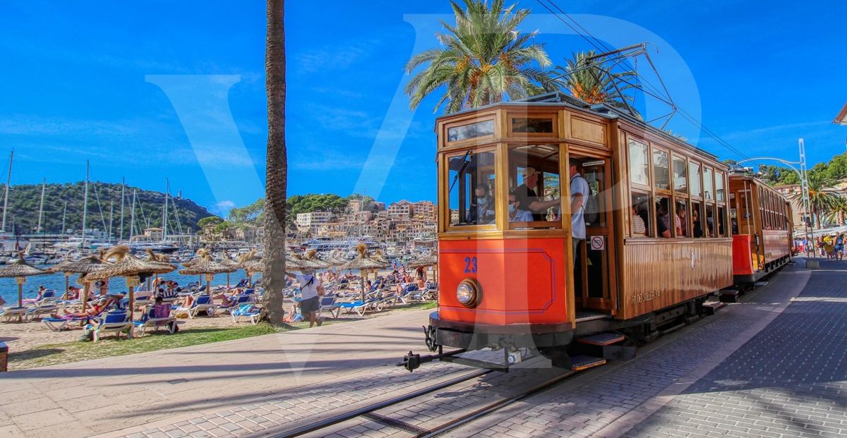 zum-verkauf-steht-eine-fantastische-eckvilla-aus-den-1925er-jahren-mit-garten-in-einer-ruhigen-gegend-direkt-am-strand-platja-d'en-repíc-in-puerto-de-sóller