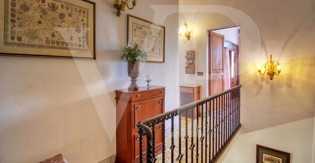 zum-verkauf-steht-eine-fantastische-eckvilla-aus-den-1925er-jahren-mit-garten-in-einer-ruhigen-gegend-direkt-am-strand-platja-d'en-repíc-in-puerto-de-sóller