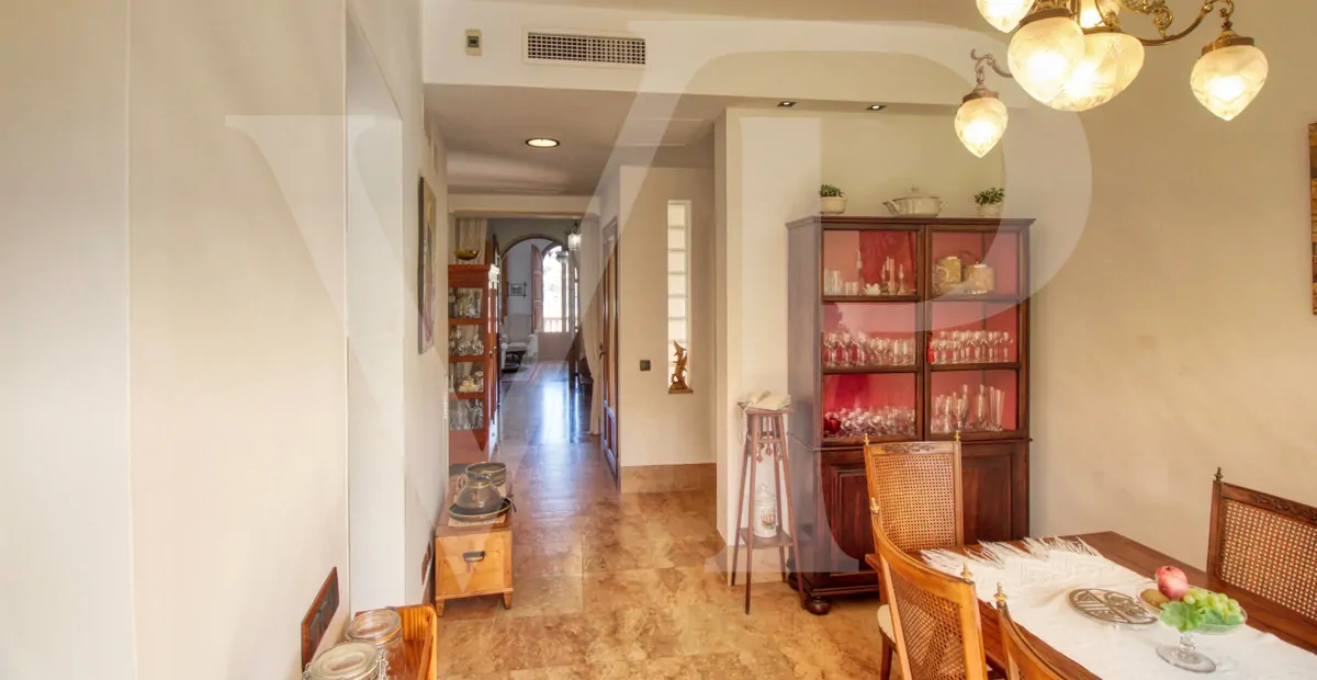 zum-verkauf-steht-eine-fantastische-eckvilla-aus-den-1925er-jahren-mit-garten-in-einer-ruhigen-gegend-direkt-am-strand-platja-d'en-repíc-in-puerto-de-sóller