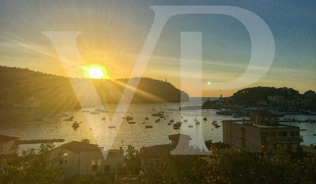 zum-verkauf-steht-eine-fantastische-eckvilla-aus-den-1925er-jahren-mit-garten-in-einer-ruhigen-gegend-direkt-am-strand-platja-d'en-repíc-in-puerto-de-sóller