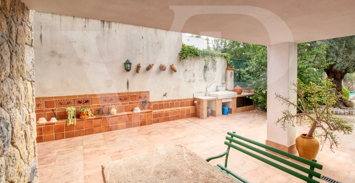 zum-verkauf-steht-eine-fantastische-eckvilla-aus-den-1925er-jahren-mit-garten-in-einer-ruhigen-gegend-direkt-am-strand-platja-d'en-repíc-in-puerto-de-sóller