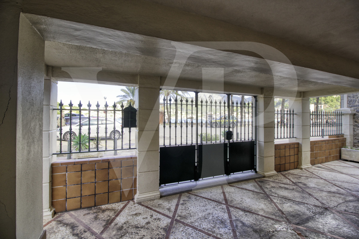 en-venta-fantástica-villa-señorial-de-1925-en-esquina-con-jardín-en-zona-tranquila-en-primera-línea-de-la-playa-platja-d'en-repíc-del-puerto-de-sóller