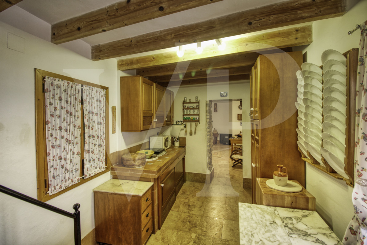 en-venta-fantástica-villa-señorial-de-1925-en-esquina-con-jardín-en-zona-tranquila-en-primera-línea-de-la-playa-platja-d'en-repíc-del-puerto-de-sóller