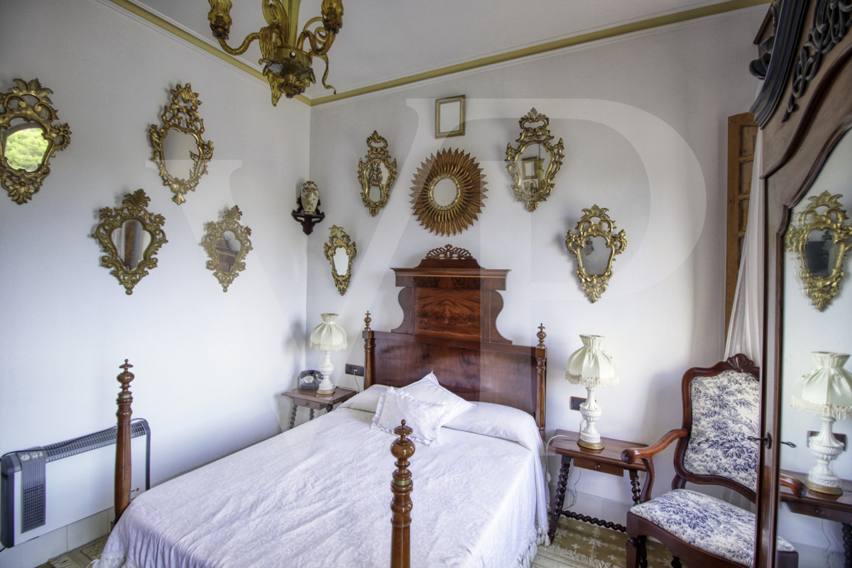 en-venta-fantástica-villa-señorial-de-1925-en-esquina-con-jardín-en-zona-tranquila-en-primera-línea-de-la-playa-platja-d'en-repíc-del-puerto-de-sóller