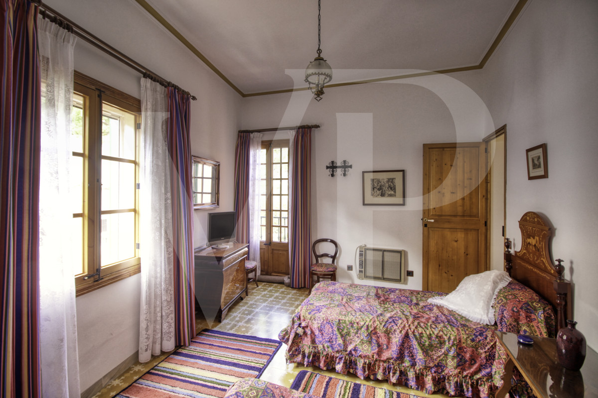 en-venta-fantástica-villa-señorial-de-1925-en-esquina-con-jardín-en-zona-tranquila-en-primera-línea-de-la-playa-platja-d'en-repíc-del-puerto-de-sóller