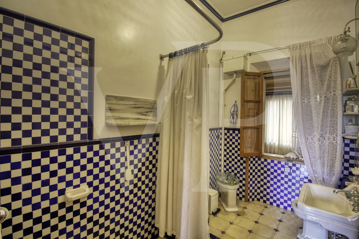 en-venta-fantástica-villa-señorial-de-1925-en-esquina-con-jardín-en-zona-tranquila-en-primera-línea-de-la-playa-platja-d'en-repíc-del-puerto-de-sóller