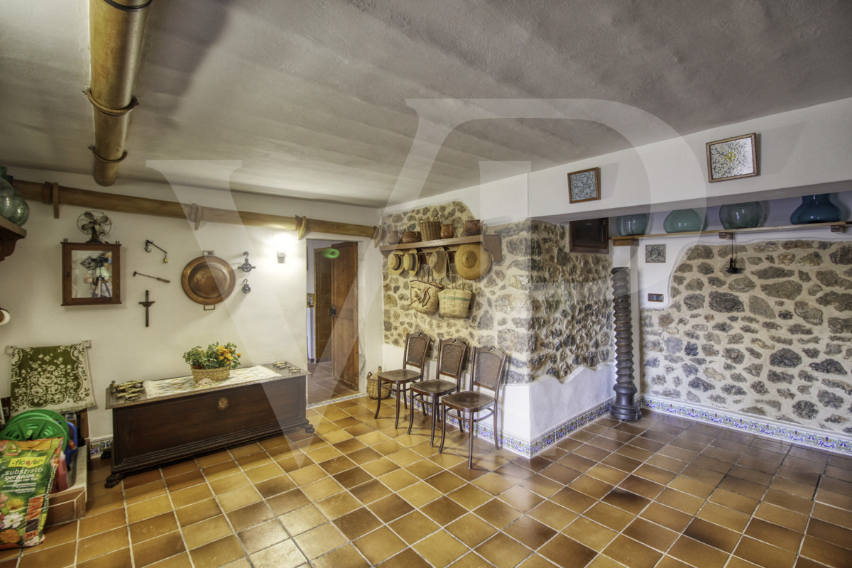 en-venta-fantástica-villa-señorial-de-1925-en-esquina-con-jardín-en-zona-tranquila-en-primera-línea-de-la-playa-platja-d'en-repíc-del-puerto-de-sóller