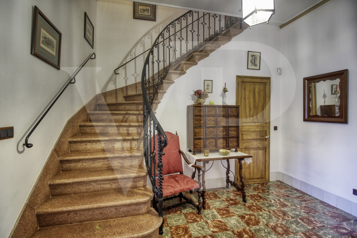 en-venta-fantástica-villa-señorial-de-1925-en-esquina-con-jardín-en-zona-tranquila-en-primera-línea-de-la-playa-platja-d'en-repíc-del-puerto-de-sóller