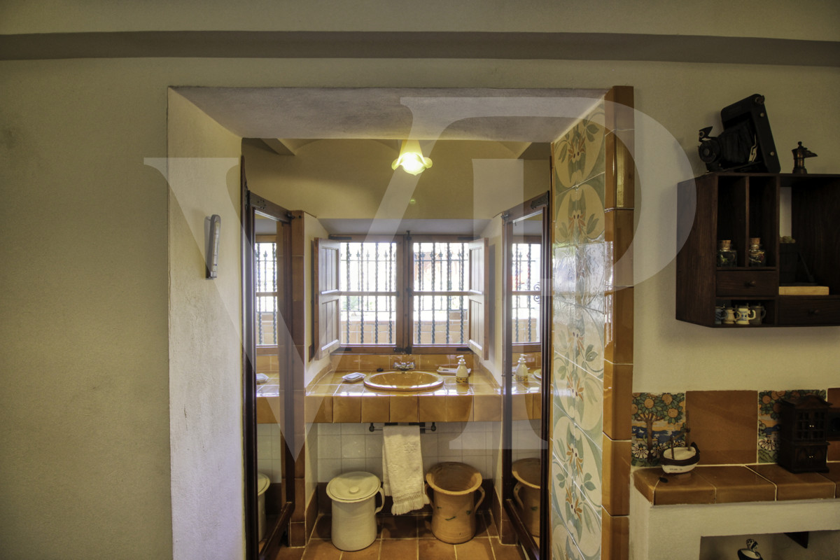 en-venta-fantástica-villa-señorial-de-1925-en-esquina-con-jardín-en-zona-tranquila-en-primera-línea-de-la-playa-platja-d'en-repíc-del-puerto-de-sóller