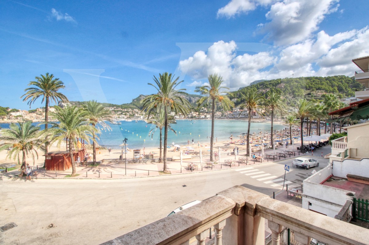 en-venta-fantástica-villa-señorial-de-1925-en-esquina-con-jardín-en-zona-tranquila-en-primera-línea-de-la-playa-platja-d'en-repíc-del-puerto-de-sóller