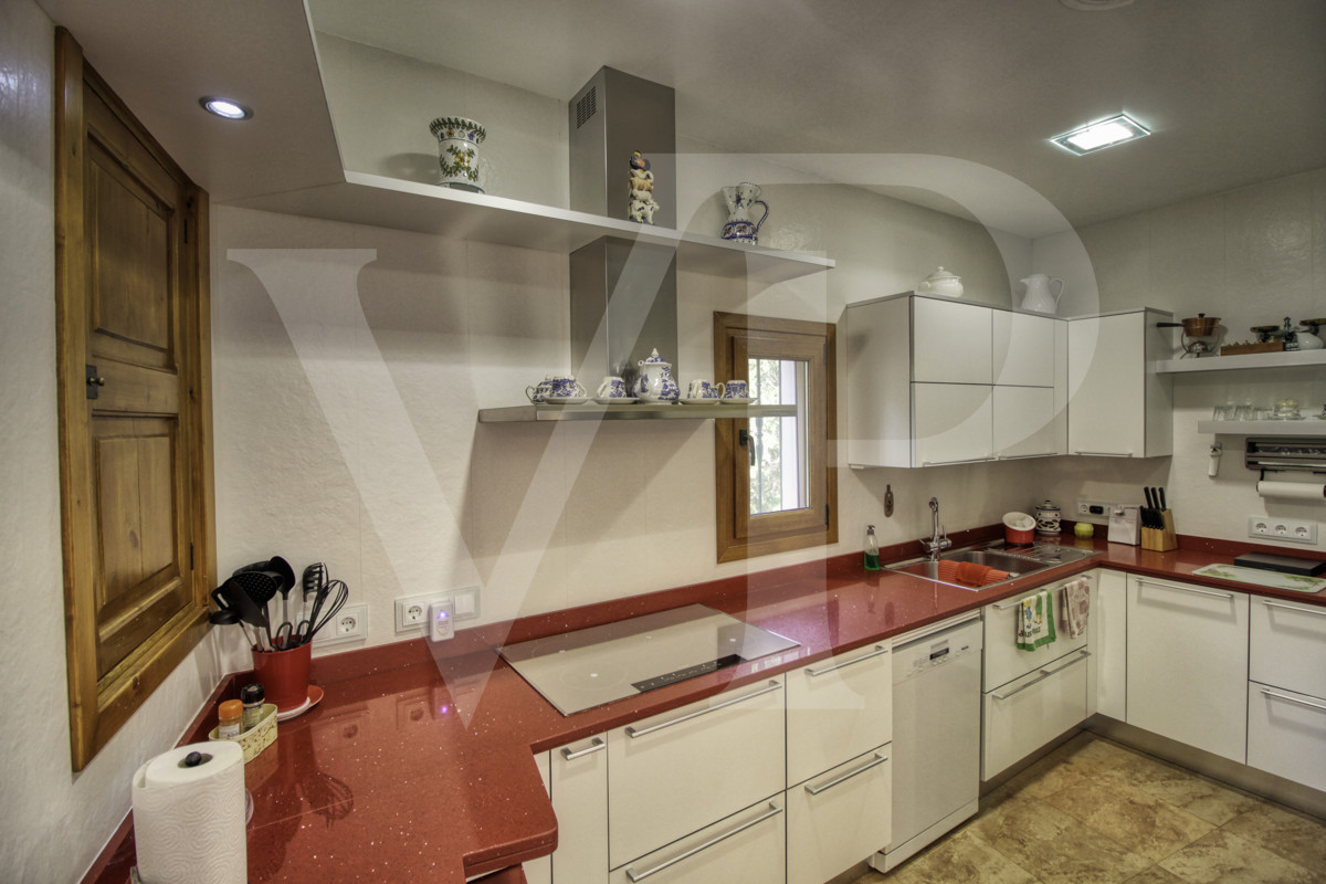 en-venta-fantástica-villa-señorial-de-1925-en-esquina-con-jardín-en-zona-tranquila-en-primera-línea-de-la-playa-platja-d'en-repíc-del-puerto-de-sóller