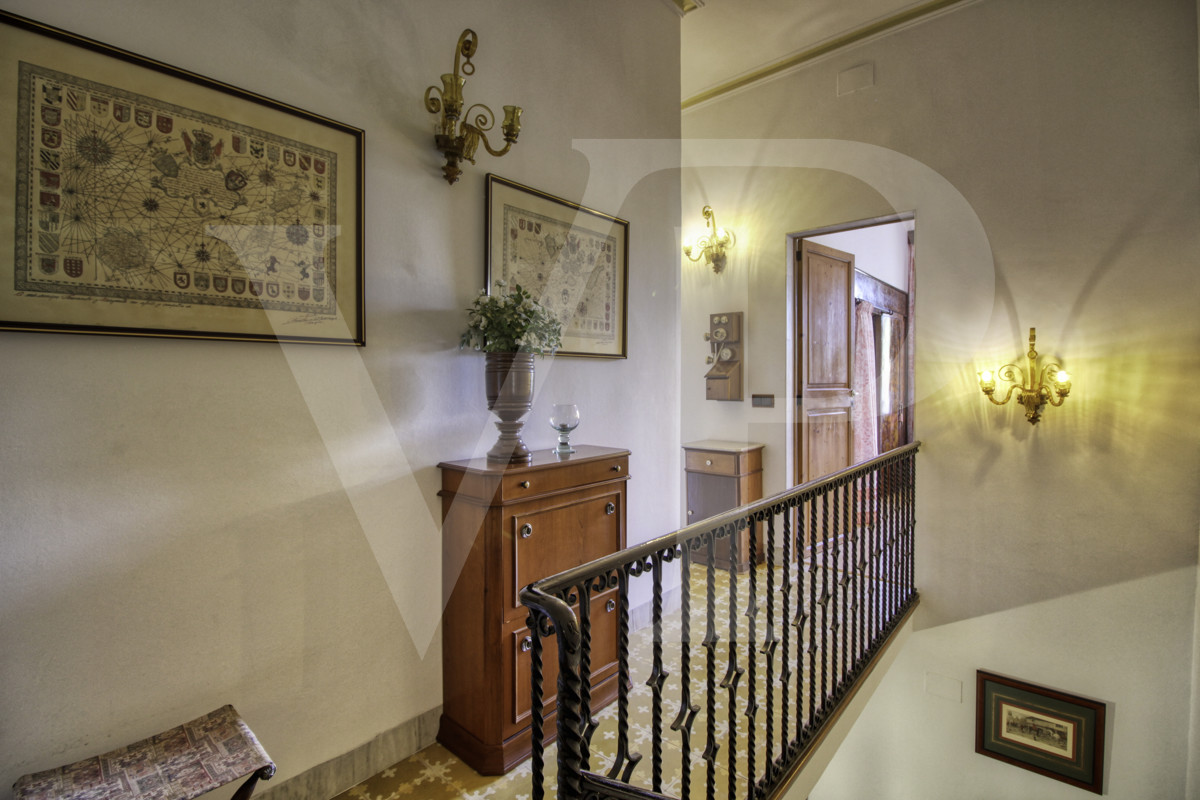 en-venta-fantástica-villa-señorial-de-1925-en-esquina-con-jardín-en-zona-tranquila-en-primera-línea-de-la-playa-platja-d'en-repíc-del-puerto-de-sóller