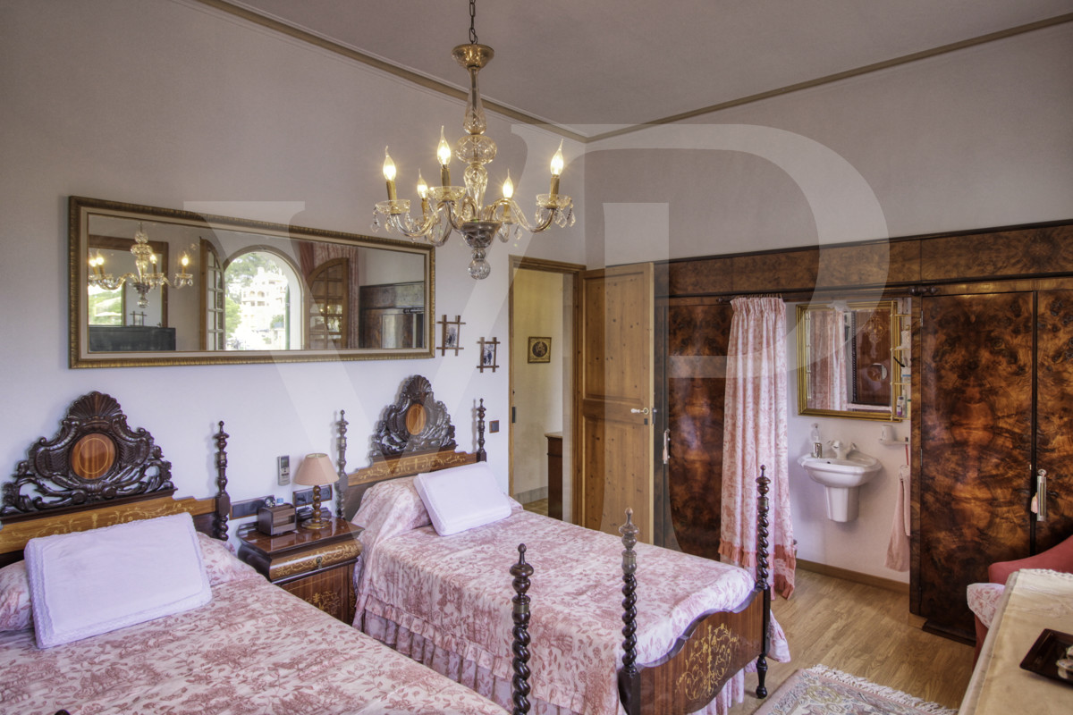 en-venta-fantástica-villa-señorial-de-1925-en-esquina-con-jardín-en-zona-tranquila-en-primera-línea-de-la-playa-platja-d'en-repíc-del-puerto-de-sóller
