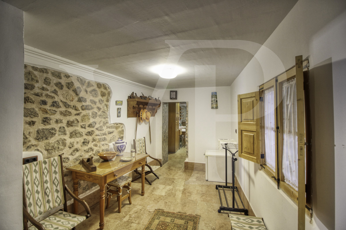 en-venta-fantástica-villa-señorial-de-1925-en-esquina-con-jardín-en-zona-tranquila-en-primera-línea-de-la-playa-platja-d'en-repíc-del-puerto-de-sóller