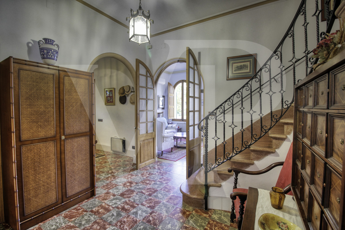 en-venta-fantástica-villa-señorial-de-1925-en-esquina-con-jardín-en-zona-tranquila-en-primera-línea-de-la-playa-platja-d'en-repíc-del-puerto-de-sóller