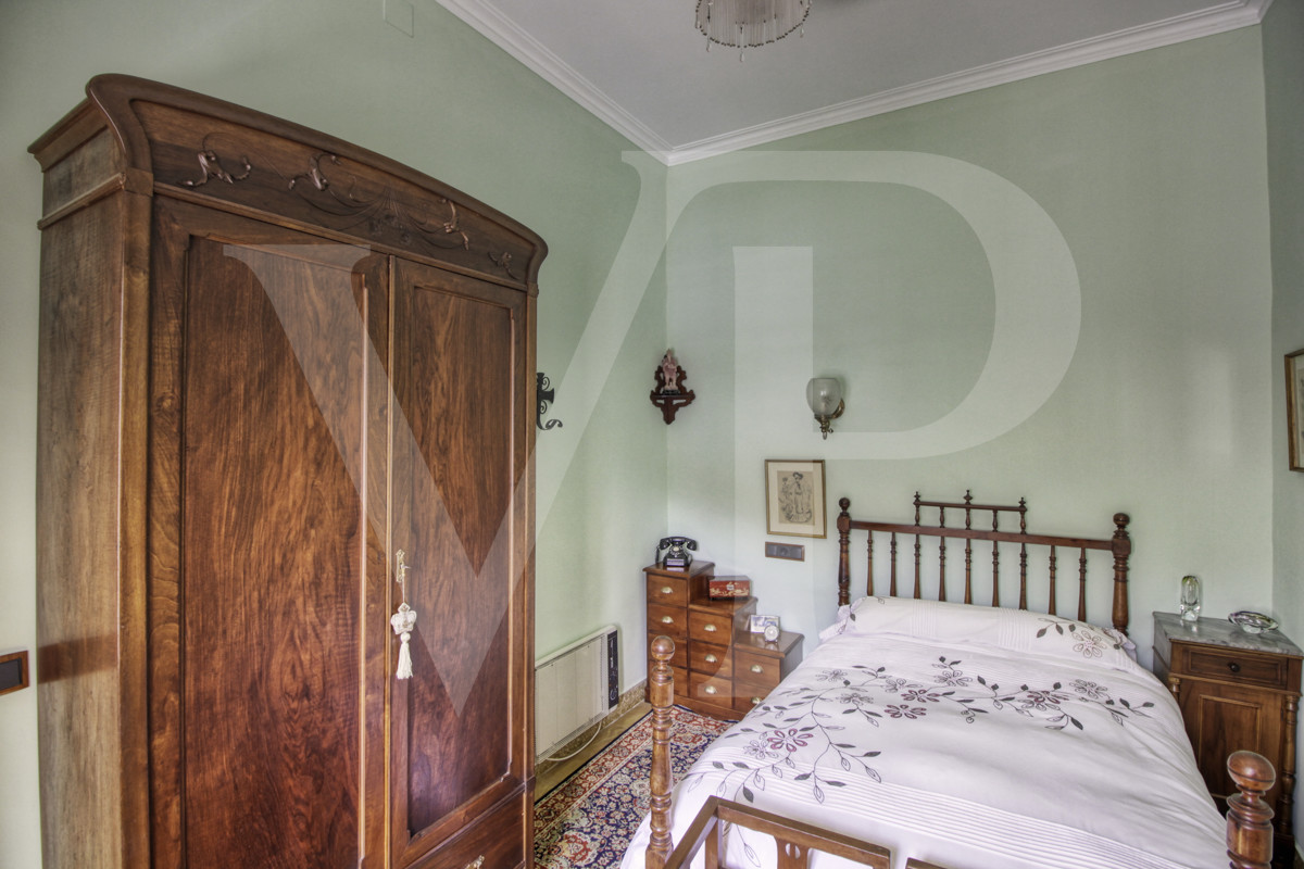 en-venta-fantástica-villa-señorial-de-1925-en-esquina-con-jardín-en-zona-tranquila-en-primera-línea-de-la-playa-platja-d'en-repíc-del-puerto-de-sóller
