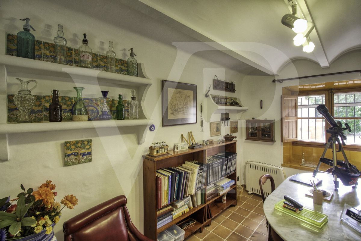 en-venta-fantástica-villa-señorial-de-1925-en-esquina-con-jardín-en-zona-tranquila-en-primera-línea-de-la-playa-platja-d'en-repíc-del-puerto-de-sóller