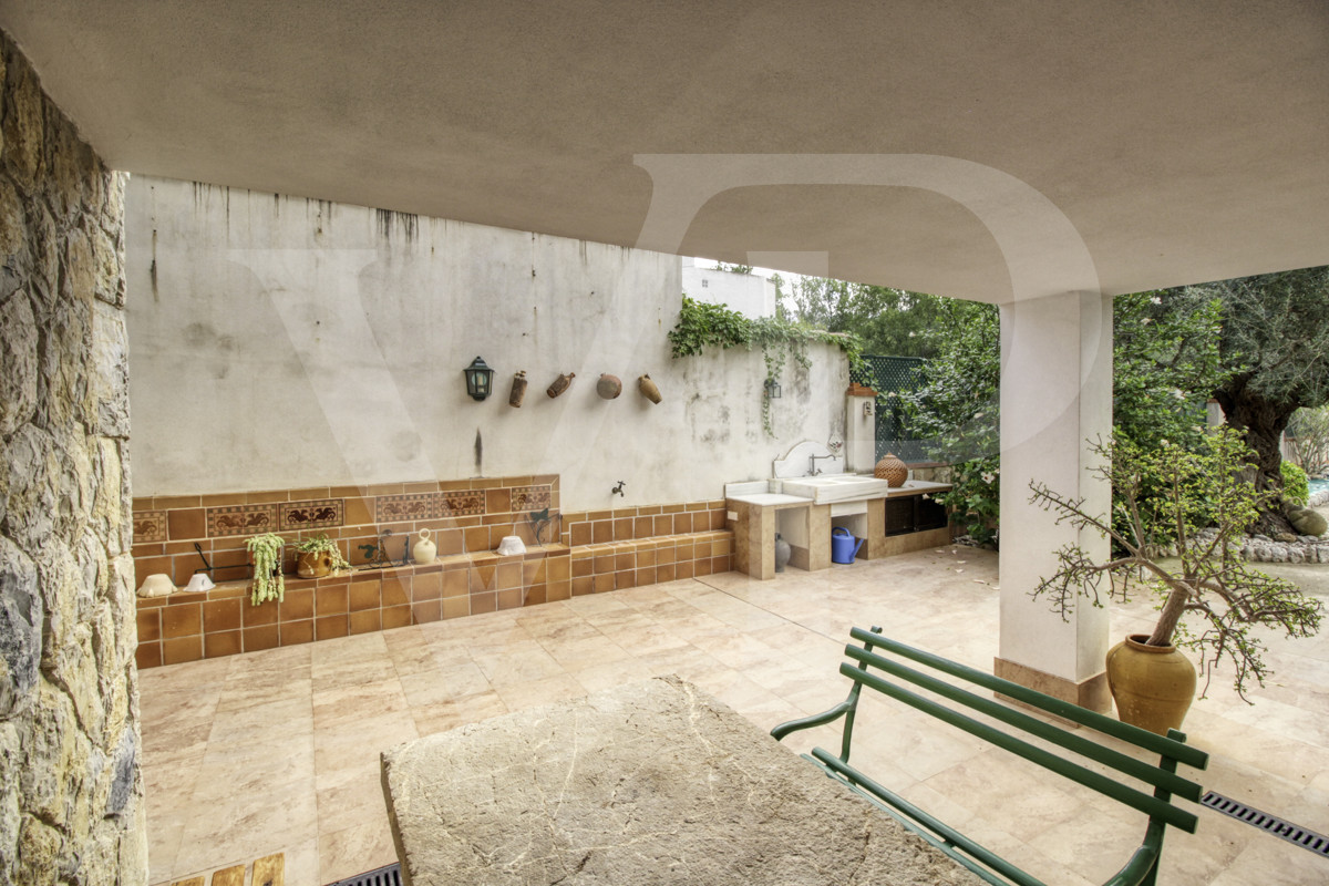 en-venta-fantástica-villa-señorial-de-1925-en-esquina-con-jardín-en-zona-tranquila-en-primera-línea-de-la-playa-platja-d'en-repíc-del-puerto-de-sóller