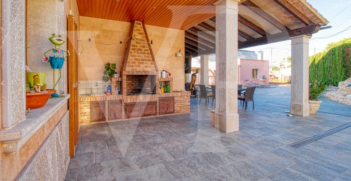 spectacular-luxury-villa-with-swimming-pool-for-sale-in-the-urbanisation-son-bauló-in-can-picafort