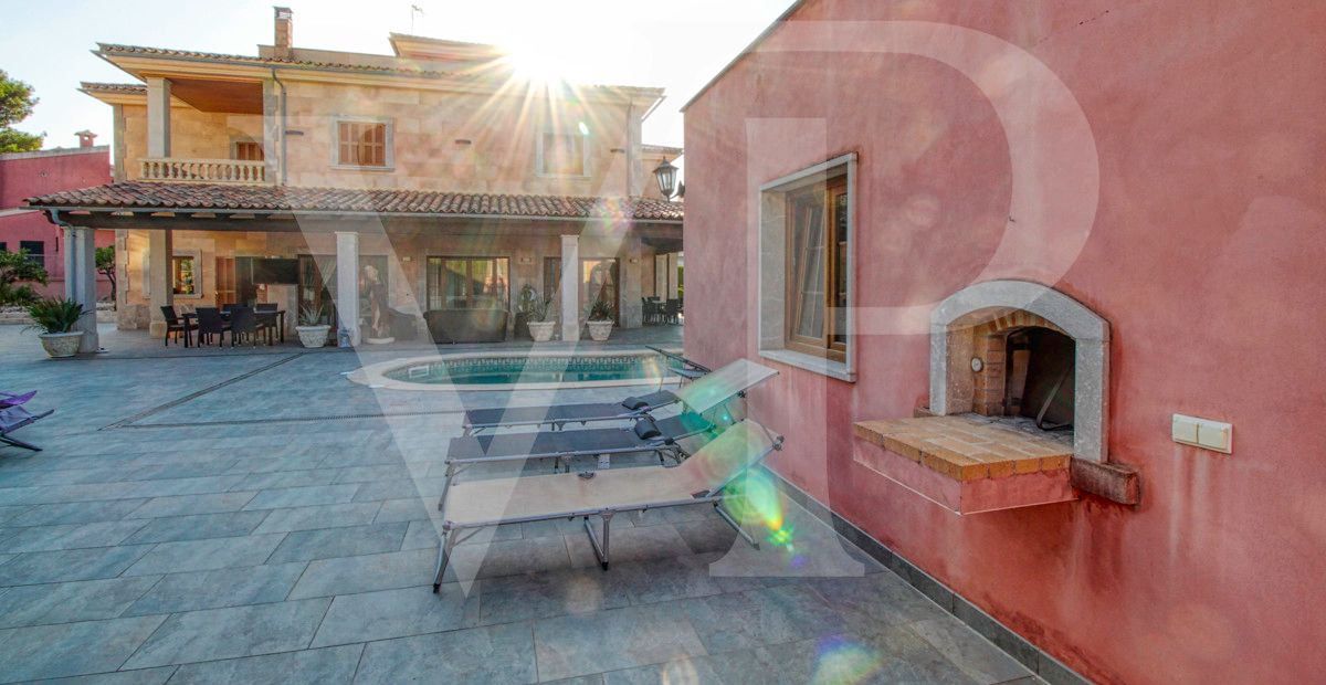 spectacular-luxury-villa-with-swimming-pool-for-sale-in-the-urbanisation-son-bauló-in-can-picafort
