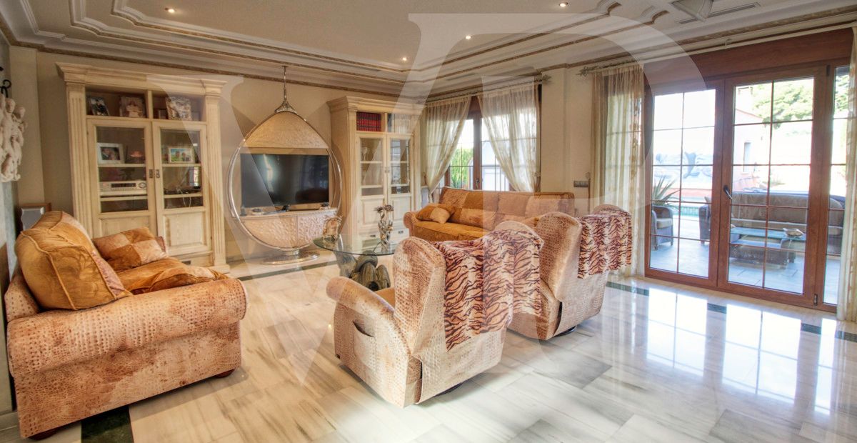 spectacular-luxury-villa-with-swimming-pool-for-sale-in-the-urbanisation-son-bauló-in-can-picafort