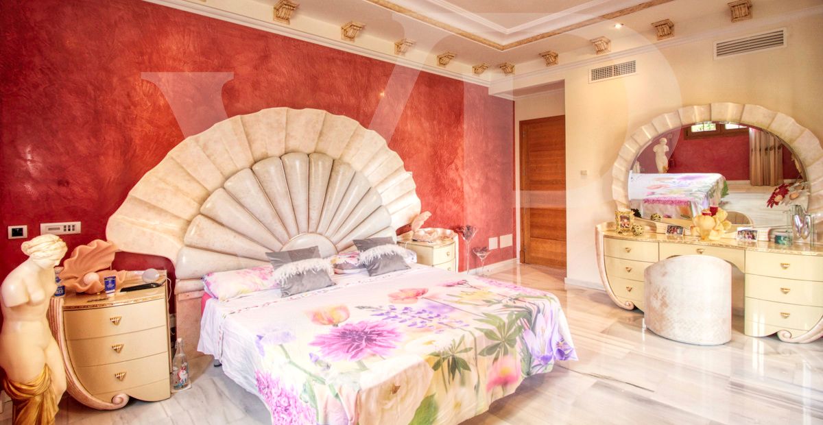 spectacular-luxury-villa-with-swimming-pool-for-sale-in-the-urbanisation-son-bauló-in-can-picafort