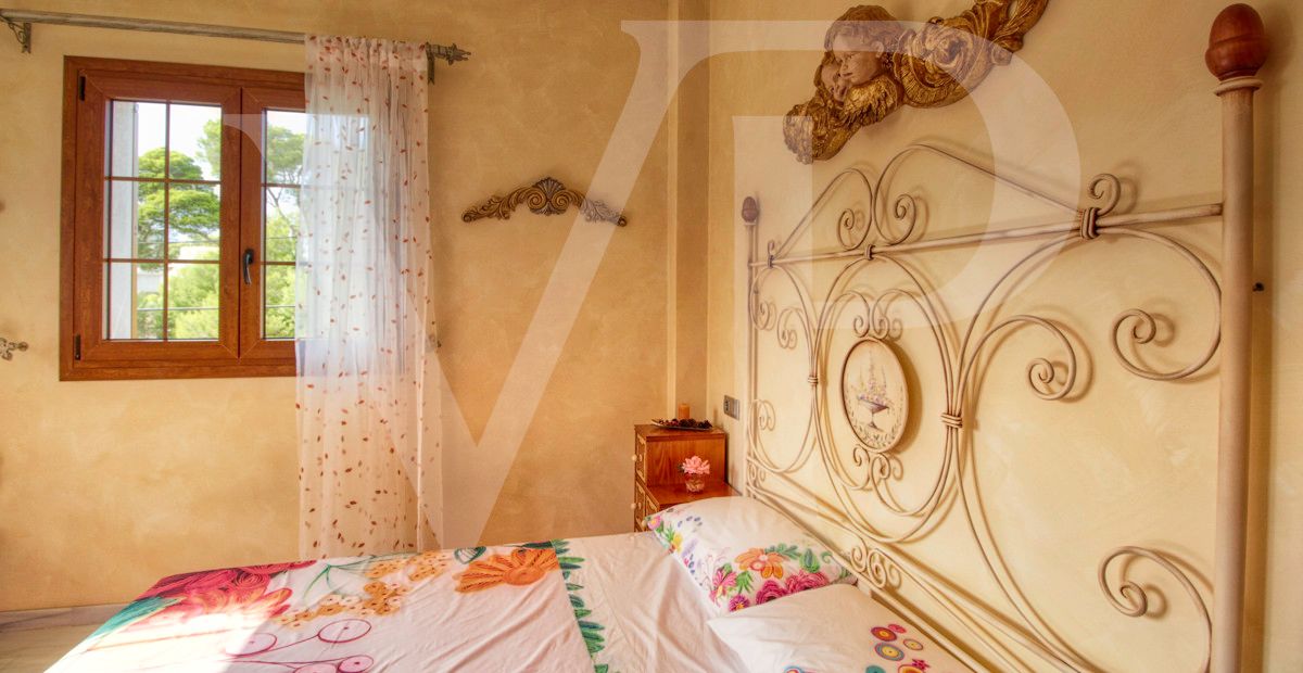 spectacular-luxury-villa-with-swimming-pool-for-sale-in-the-urbanisation-son-bauló-in-can-picafort