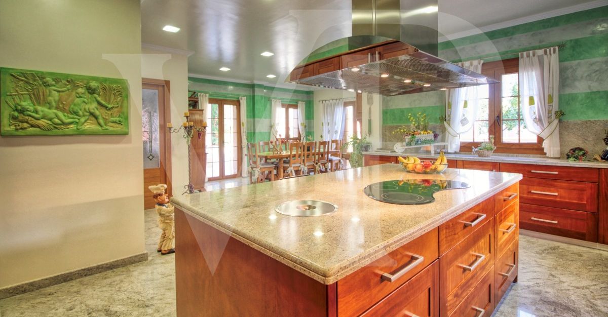 spectacular-luxury-villa-with-swimming-pool-for-sale-in-the-urbanisation-son-bauló-in-can-picafort