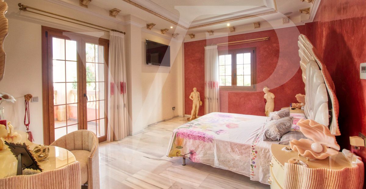 spectacular-luxury-villa-with-swimming-pool-for-sale-in-the-urbanisation-son-bauló-in-can-picafort