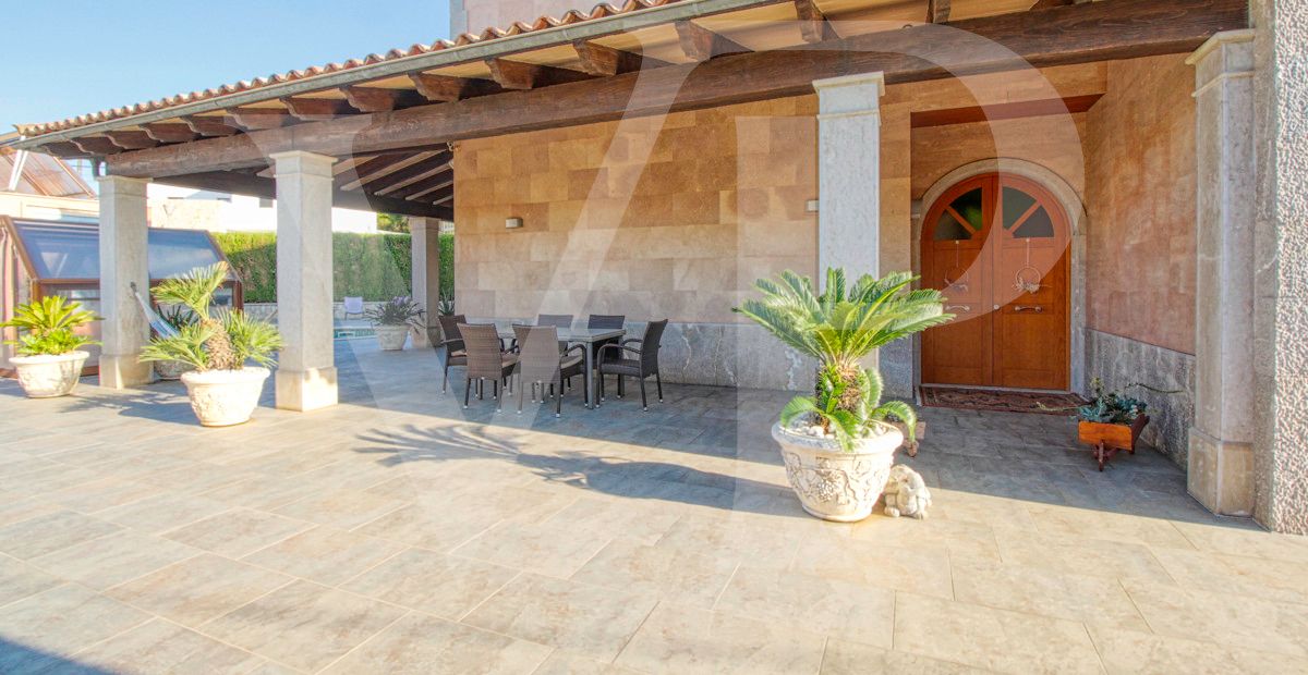 spectacular-luxury-villa-with-swimming-pool-for-sale-in-the-urbanisation-son-bauló-in-can-picafort