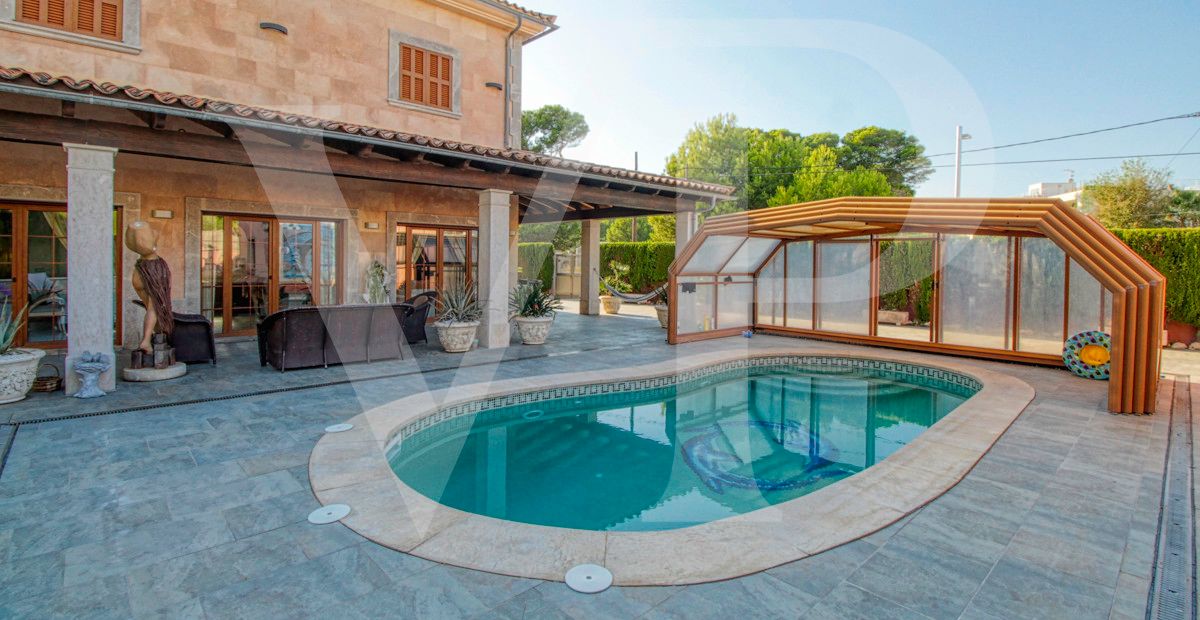 spectacular-luxury-villa-with-swimming-pool-for-sale-in-the-urbanisation-son-bauló-in-can-picafort