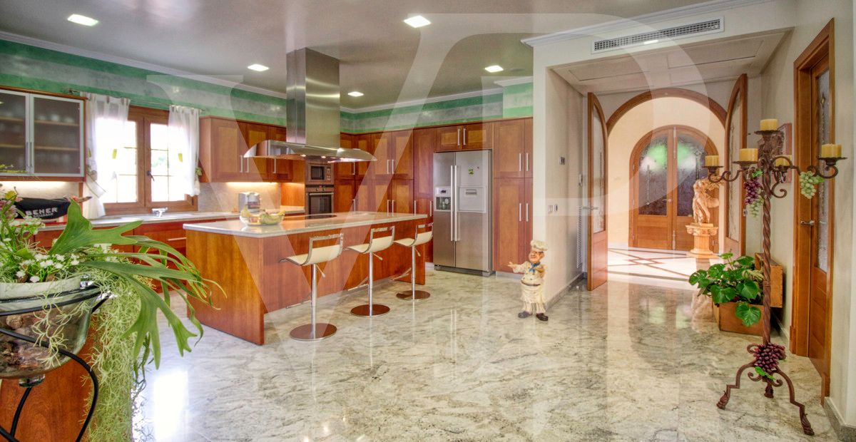 spectacular-luxury-villa-with-swimming-pool-for-sale-in-the-urbanisation-son-bauló-in-can-picafort