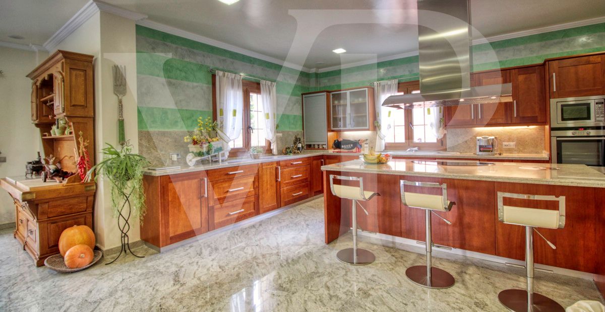 spectacular-luxury-villa-with-swimming-pool-for-sale-in-the-urbanisation-son-bauló-in-can-picafort