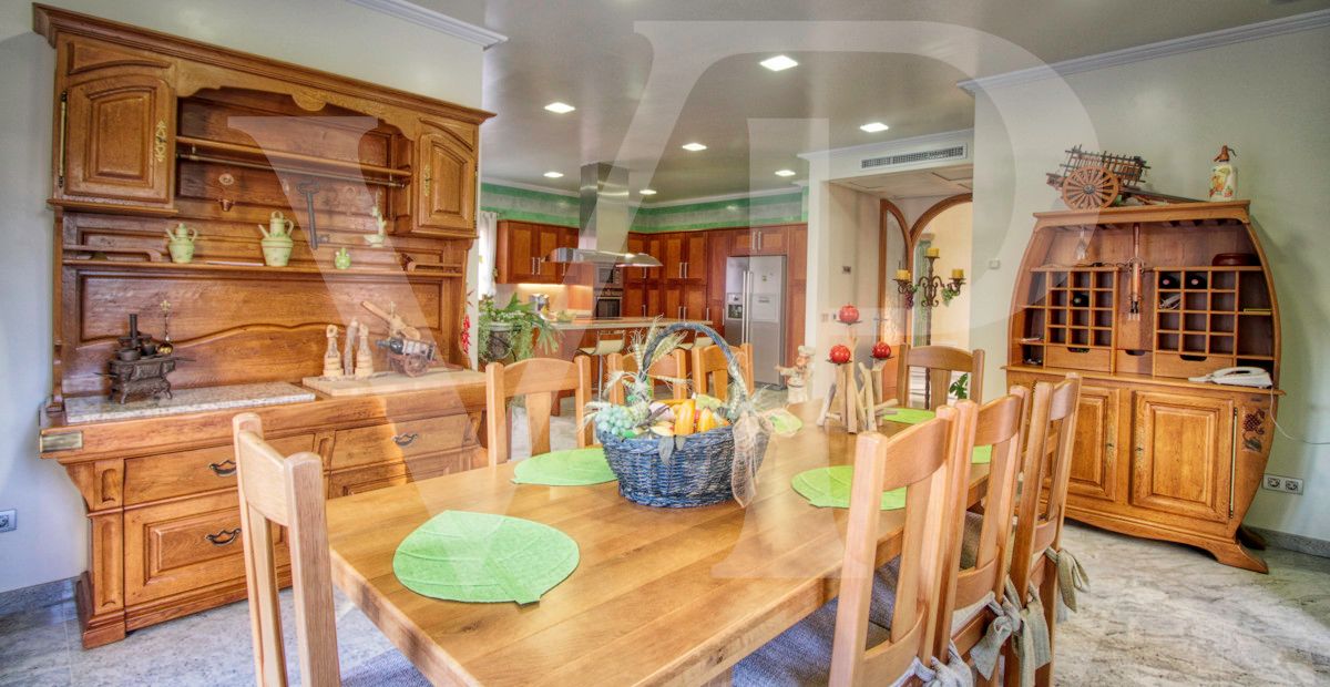 spectacular-luxury-villa-with-swimming-pool-for-sale-in-the-urbanisation-son-bauló-in-can-picafort