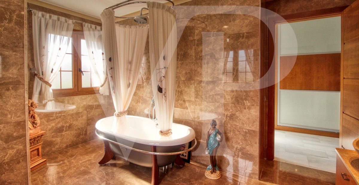 spectacular-luxury-villa-with-swimming-pool-for-sale-in-the-urbanisation-son-bauló-in-can-picafort