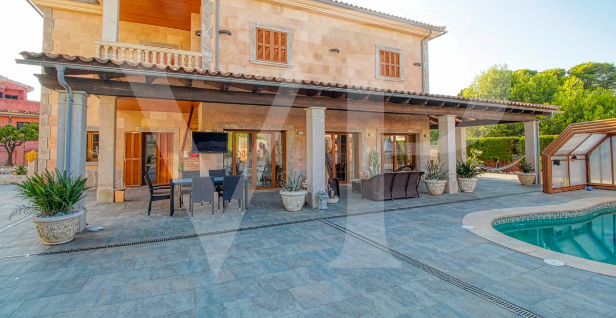 spectacular-luxury-villa-with-swimming-pool-for-sale-in-the-urbanisation-son-bauló-in-can-picafort