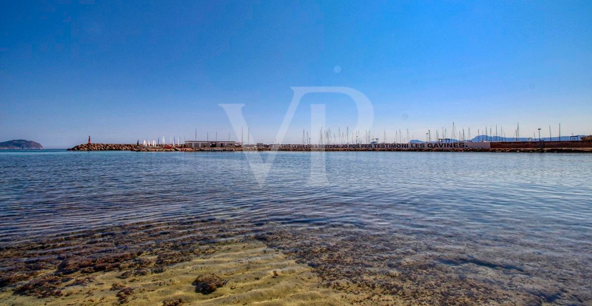 spectacular-luxury-villa-with-swimming-pool-for-sale-in-the-urbanisation-son-bauló-in-can-picafort