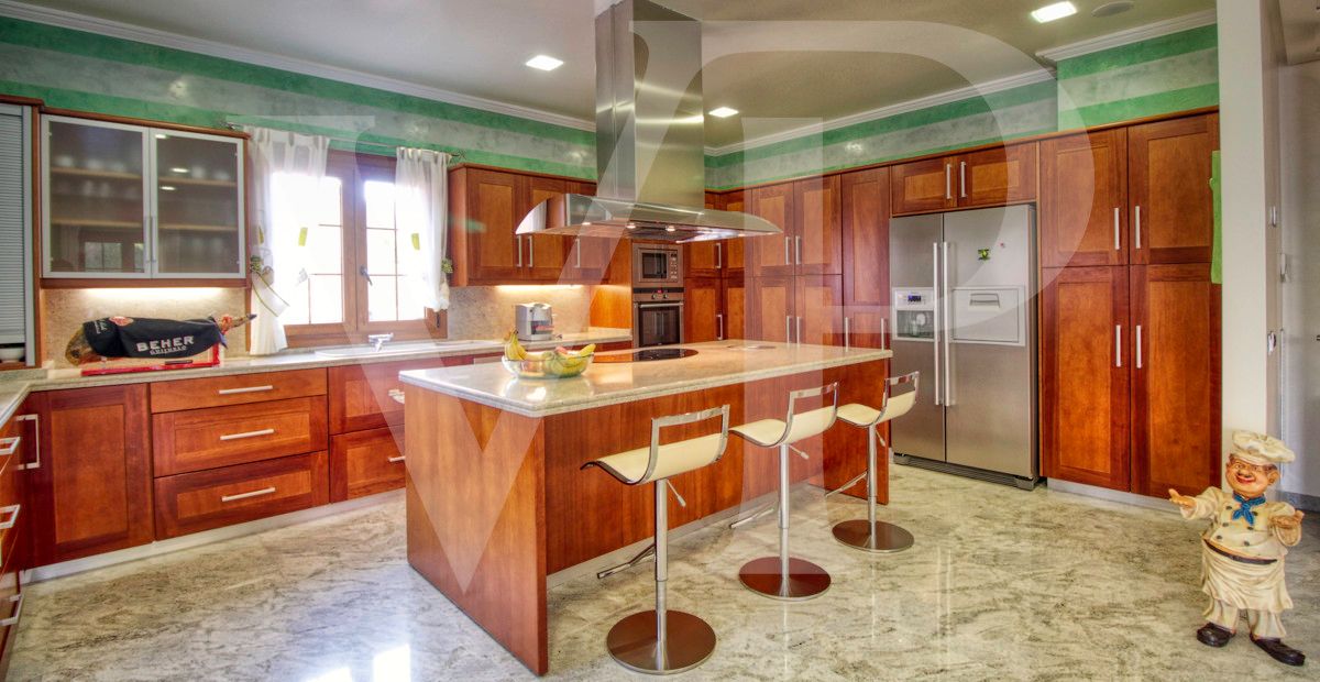 spectacular-luxury-villa-with-swimming-pool-for-sale-in-the-urbanisation-son-bauló-in-can-picafort