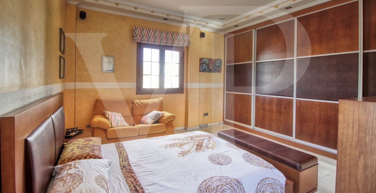 spectacular-luxury-villa-with-swimming-pool-for-sale-in-the-urbanisation-son-bauló-in-can-picafort