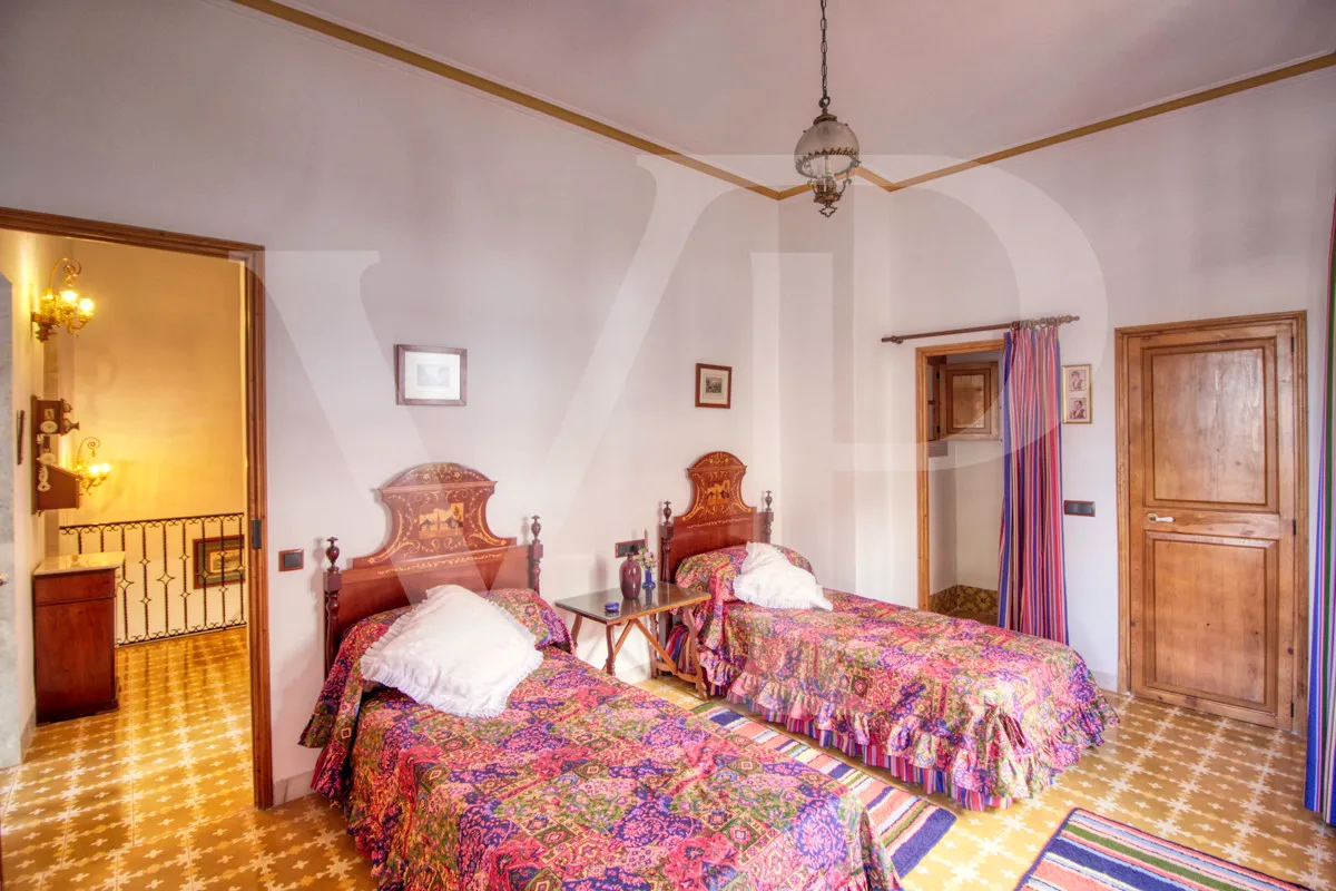 for-sale-fantastic-1925's-corner-manor-villa-with-garden-in-a-quiet-area-in-front-of-the-beach-platja-d'en-repíc-in-puerto-de-sóller