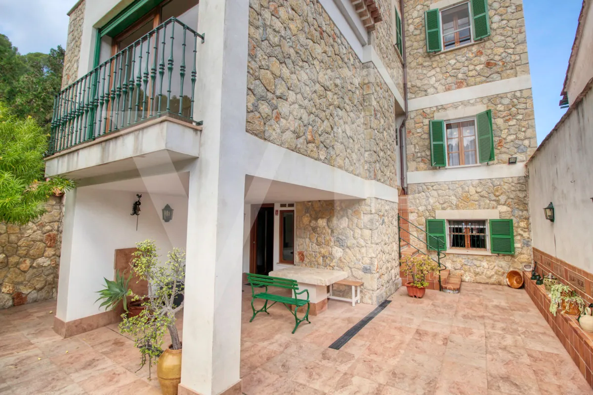 for-sale-fantastic-1925's-corner-manor-villa-with-garden-in-a-quiet-area-in-front-of-the-beach-platja-d'en-repíc-in-puerto-de-sóller