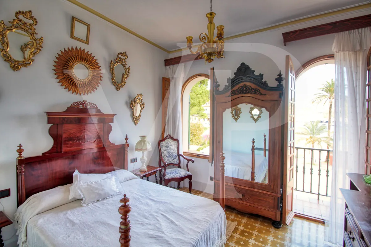 for-sale-fantastic-1925's-corner-manor-villa-with-garden-in-a-quiet-area-in-front-of-the-beach-platja-d'en-repíc-in-puerto-de-sóller