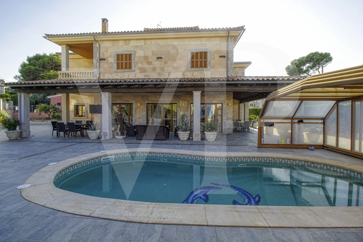 spectacular-luxury-villa-with-swimming-pool-for-sale-in-the-urbanisation-son-bauló-in-can-picafort