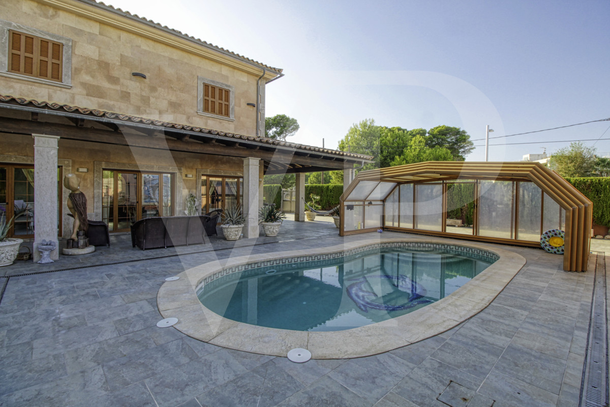 spectacular-luxury-villa-palace-with-domotics-and-heated-salt-water-swimming-pool-for-sale-in-the-urbanisation-son-bauló-in-can-picafort-300-metres-from-the-sea-sublime-decoration-neoclassical-style-furnished-and-equipped