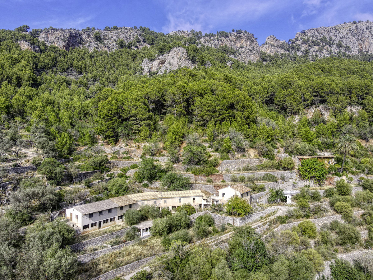 zu-verkaufen-finca-exklusives-anwesen-von-fast-15-hektar-in-einzigartigen-enklave-in-den-bergen-die-den-hafen-von-sóller