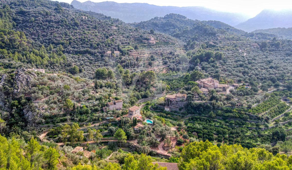 zu-verkaufen-finca-exklusives-anwesen-von-fast-15-hektar-in-einzigartigen-enklave-in-den-bergen-die-den-hafen-von-sóller