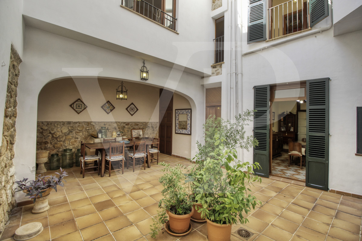 preciosa-gran-casa-señorial-en-dos-viviendas-en-venta-en-el-centro-de-sóller-mallorca